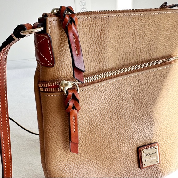 Dooney and Bourke Pebbled Leather Crossbody Bag in Sand, EUC - Picture 7 of 16